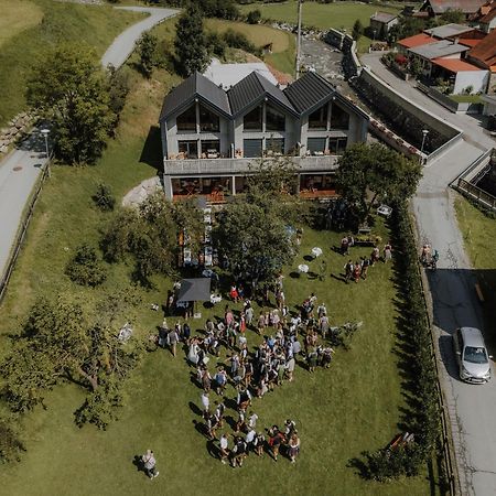 Zum Wohle Aparthotel Oberwoelz Stadt Bagian luar foto