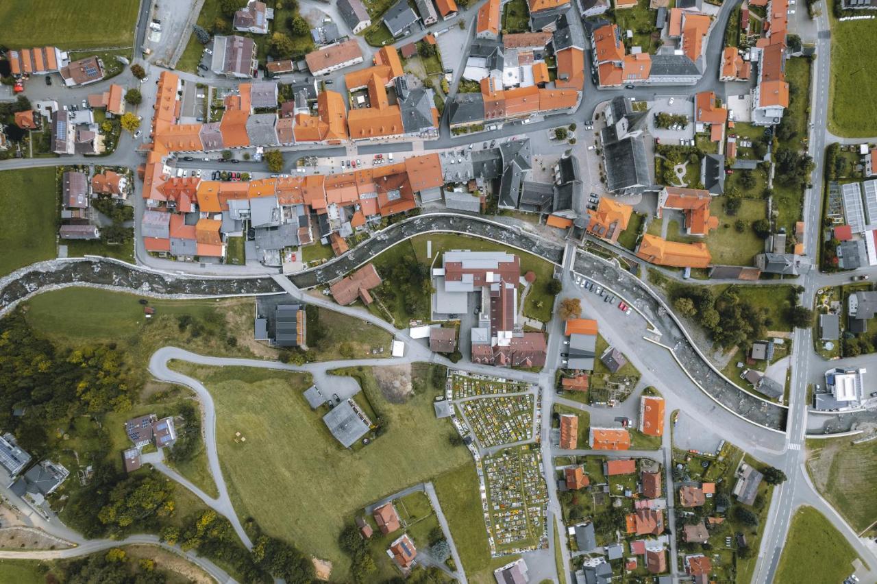Zum Wohle Aparthotel Oberwoelz Stadt Bagian luar foto